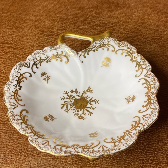 Vintage Mid Century " Stylebuilt " NY Ceramic, Scalloped w/ handle / trinket - Picture 2 of 5